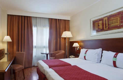 Province of Cagliari Hotel | Welcoming Holiday Inn Cagliari: Pool, Spa & Family-Friendly