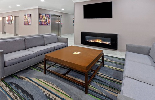 Oakbrook Terrace Hotel | Discover Holiday Inn Chicago-Oakbrook: Family-Friendly Amenities