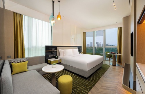 Yubei Hotel | Top-Rated Holiday Inn Chongqing Data Valley - Family Friendly