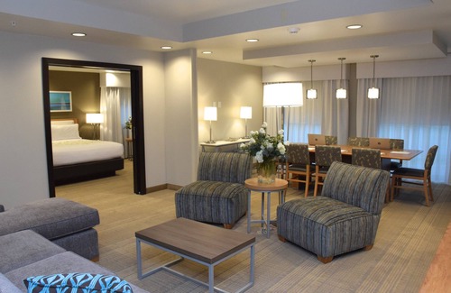 West Chester Hotel | Discover Holiday Inn Cincinnati N - Family-Friendly Retreat