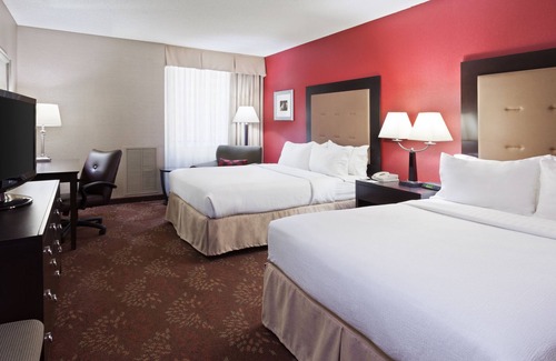 Mount Saint Joseph Hotel | Welcoming Holiday Inn Cincinnati Airport: Pool & Spa Awaits