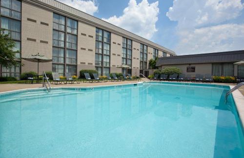 Covington Hotel | Pet-Friendly Stay at Holiday Inn Cincinnati-Riverfront