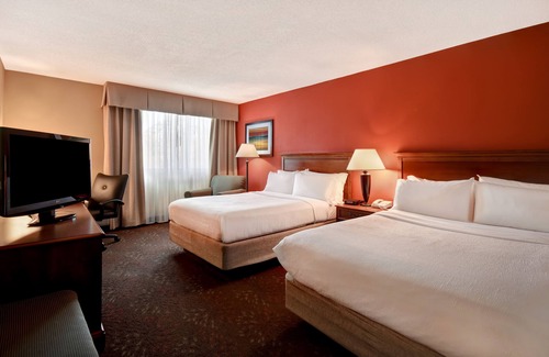 Covington Hotel | Discover Holiday Inn Cincinnati-Riverfront: Family-Friendly Stay