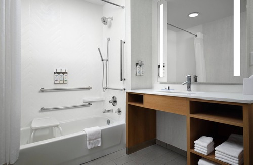 West Chester Hotel | Discover Holiday Inn Cincinnati Liberty Way: Family-Friendly Stay