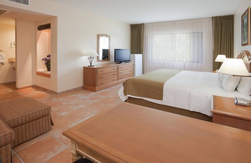 Ciudad del Carmen Hotel | Discover Holiday Inn Ciudad del Carmen: Family-Friendly Stay
