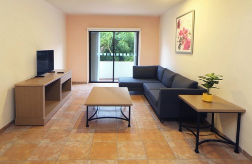 Ciudad del Carmen Hotel | Discover Holiday Inn Ciudad del Carmen: Family-Friendly Stay