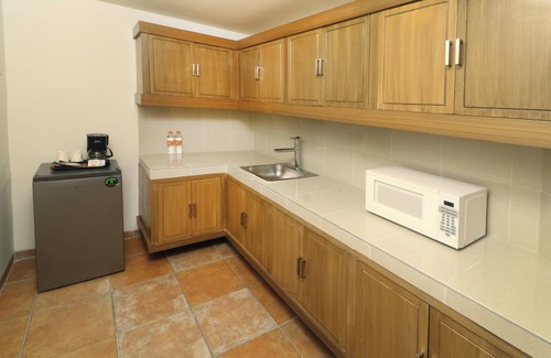 Ciudad del Carmen Hotel | Discover Holiday Inn Ciudad del Carmen: Family-Friendly Stay