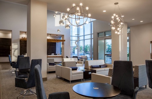 Cleveland Hotel | Discover Holiday Inn Cleveland Clinic with Pool & Spa Access