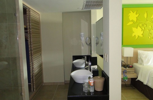 Coatzacoalcos Hotel | Relax at Holiday Inn Coatzacoalcos with Pool & Spa Access