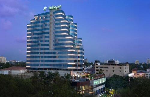 Kochi Hotel | Discover Holiday Inn Cochin: 5-Star Oceanfront Retreat