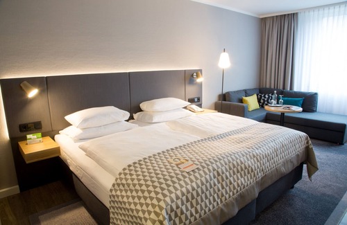 Hammfeld Hotel | Discover Holiday Inn Düsseldorf - Neuss: 4-Star Spa Retreat
