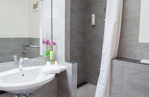 Hammfeld Hotel | Discover Holiday Inn Düsseldorf - Neuss: 4-Star Spa Retreat