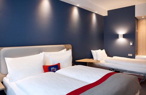Altstadt I Hotel | Eco-Friendly Stay at Holiday Inn Express Mulheim - Ruhr