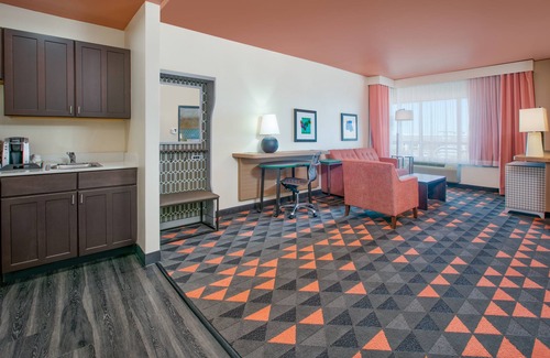 Fort Worth Hotel | Comfortable Stay at Holiday Inn DFW South with Great Amenities
