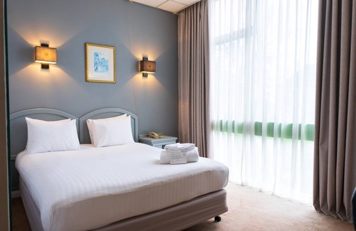 Warmsworth Hotel | Relax at Holiday Inn Doncaster: Family-Friendly Retreat