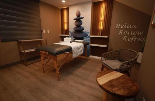 Durango Hotel | Discover Holiday Inn Durango: 5-Star Oceanfront Retreat