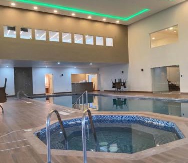 Durango Hotel | Discover Holiday Inn Durango: 5-Star Oceanfront Retreat