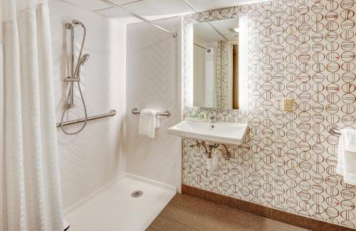 East Windsor Hotel | Inviting Holiday Inn East Windsor: Family-Friendly Amenities
