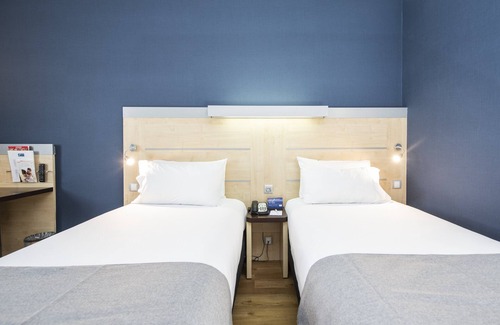 Sant Cugat del Valles Hotel | Explore Holiday Inn Express Barcelona - Sant Cugat Today!