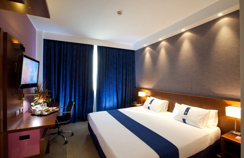 Reggio nell'Emilia Hotel | Comfortable Holiday Inn Express Reggio Emilia with Spa & Dining