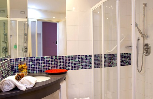 Reggio nell'Emilia Hotel | Comfortable Holiday Inn Express Reggio Emilia with Spa & Dining