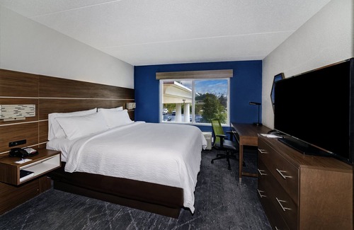 Walterboro Hotel | Welcoming Holiday Inn Express Walterboro - Family-Friendly Stay