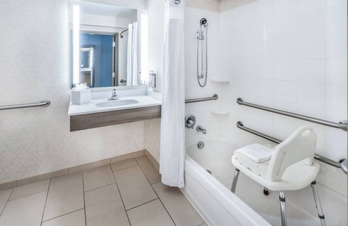 Colorado Springs Hotel | Discover Holiday Inn Express & Suites Colorado Springs First & Main