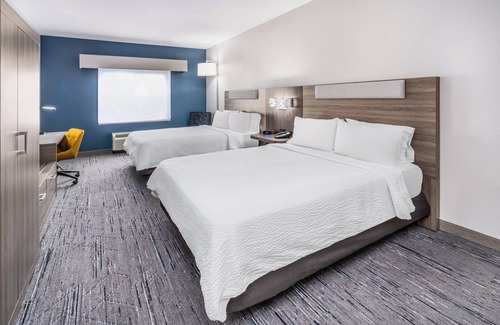 Colorado Springs Hotel | Discover Holiday Inn Express & Suites Colorado Springs First & Main