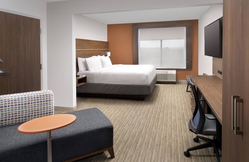 Linthicum Heights Hotel | Convenient Stay at Holiday Inn Express Baltimore - BWI Airport