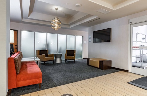 New Martinsville Hotel | Comfortable Stay at Holiday Inn Express New Martinsville