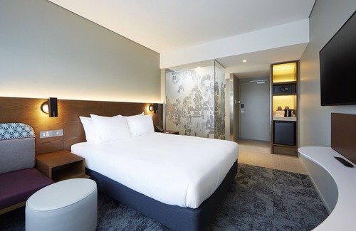 Newcastle West Hotel | Inviting Holiday Inn Express Newcastle with Top Amenities