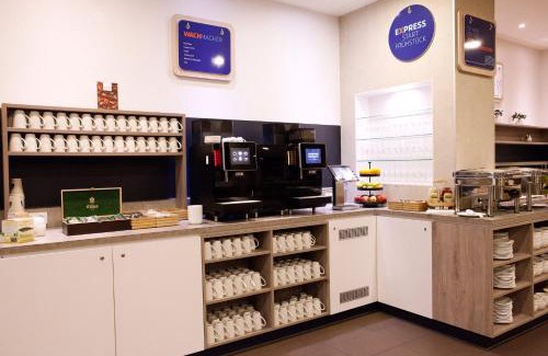 Waggershausen Hotel | Pet-Friendly Holiday Inn Express Friedrichshafen with Ocean Views