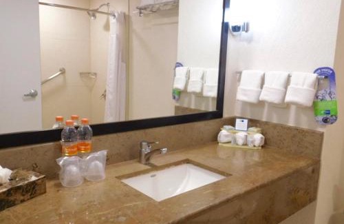 Tuxtla Gutierrez Hotel | Guest Rated Holiday Inn Express Tuxtla Gutierrez - Family-Friendly