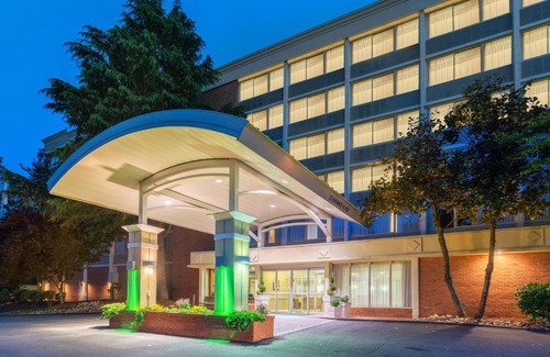 Charlottesville Hotel | Top-Rated Holiday Inn Express & Suites Charlottesville