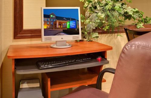 Pleasant Prairie Hotel | Relax at Holiday Inn Express Pleasant Prairie-Kenosha