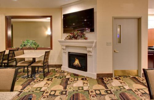 Pleasant Prairie Hotel | Relax at Holiday Inn Express Pleasant Prairie-Kenosha