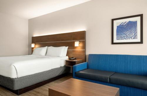 West Des Moines Hotel | Inviting Holiday Inn Express & Suites - West Des Moines Stay