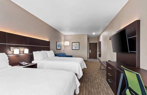 Ada Hotel | Comfortable Stay at Holiday Inn Express Ada with Pool & Breakfast