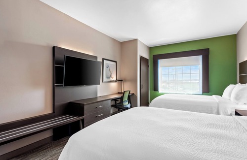 Ada Hotel | Comfortable Stay at Holiday Inn Express Ada with Pool & Breakfast