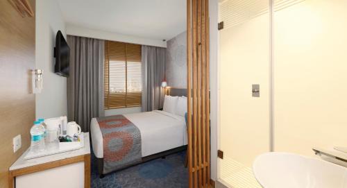 Prahlad Nagar Hotel | Comfortable Stay at Holiday Inn Express Ahmedabad Prahlad Nagar
