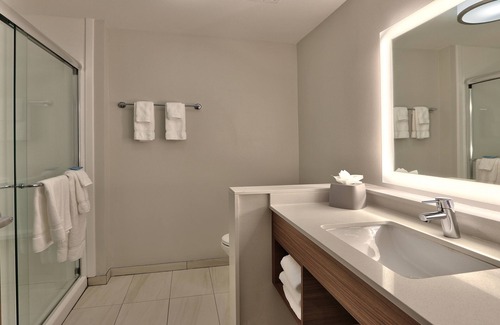 Broomfield Hotel | Discover Holiday Inn Express Broomfield with Pool and Spa