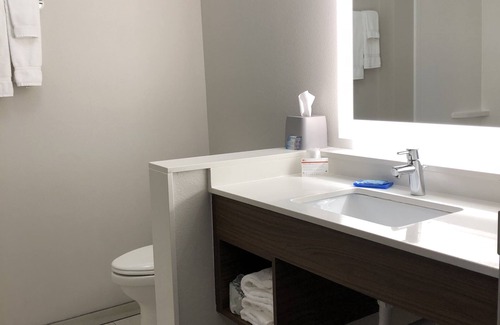 Broomfield Hotel | Discover Holiday Inn Express Broomfield with Pool and Spa