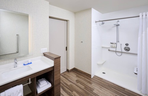 Brantford Hotel | Top-Rated Holiday Inn Express & Suites Brantford Awaits You