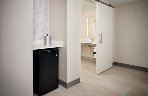 Rosemount Hotel | Comfortable Kitchener Inn & Suites with Spa and Family Amenities