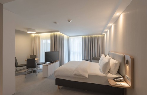 Innenstadt Hotel | Comfortable Stay at Holiday Inn Express Potsdam with Breakfast