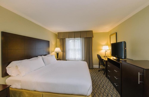 Merrimack Hotel | Discover Holiday Inn Express & Suites Merrimack with Ocean Views