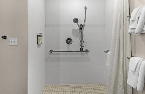 Laurel Hotel | Discover Holiday Inn Express & Suites - Nokomis/Sarasota