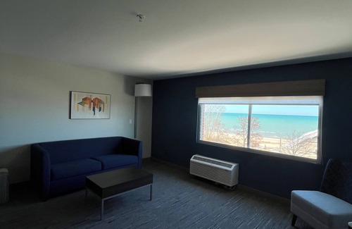 Oscoda Hotel | Inviting Holiday Inn Express & Suites Oscoda with Pool Access
