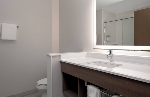 Alton Hotel | Eco-Friendly Holiday Inn Express Alton: Guest Rated 9/10