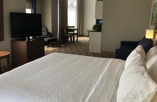 Milford Hotel | Family-Friendly Retreat at Holiday Inn Express Quakertown